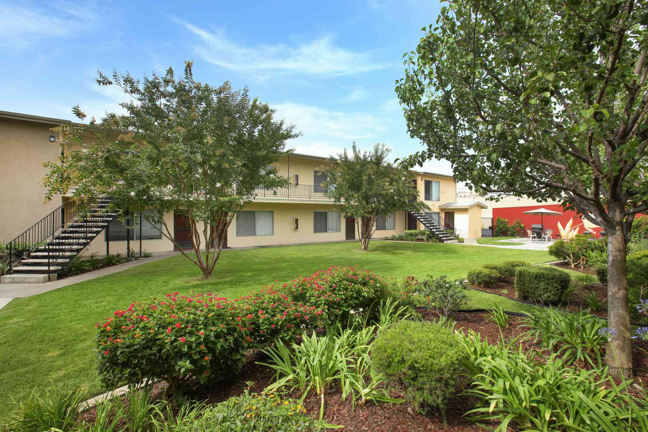 outdoor amenities with picnic area and landscaping